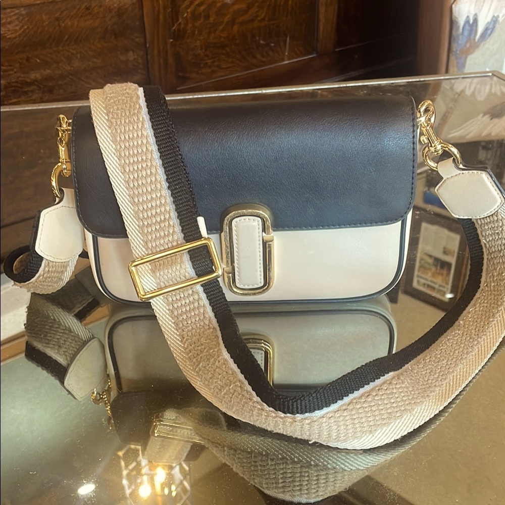 Marc Jacob’s The JMarc bag.  in camel multi. Good used condition. Classic